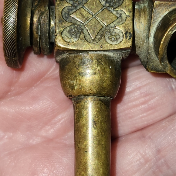 Antique Victorian Brass Oil Lamp Holder - Picture 6 of 12